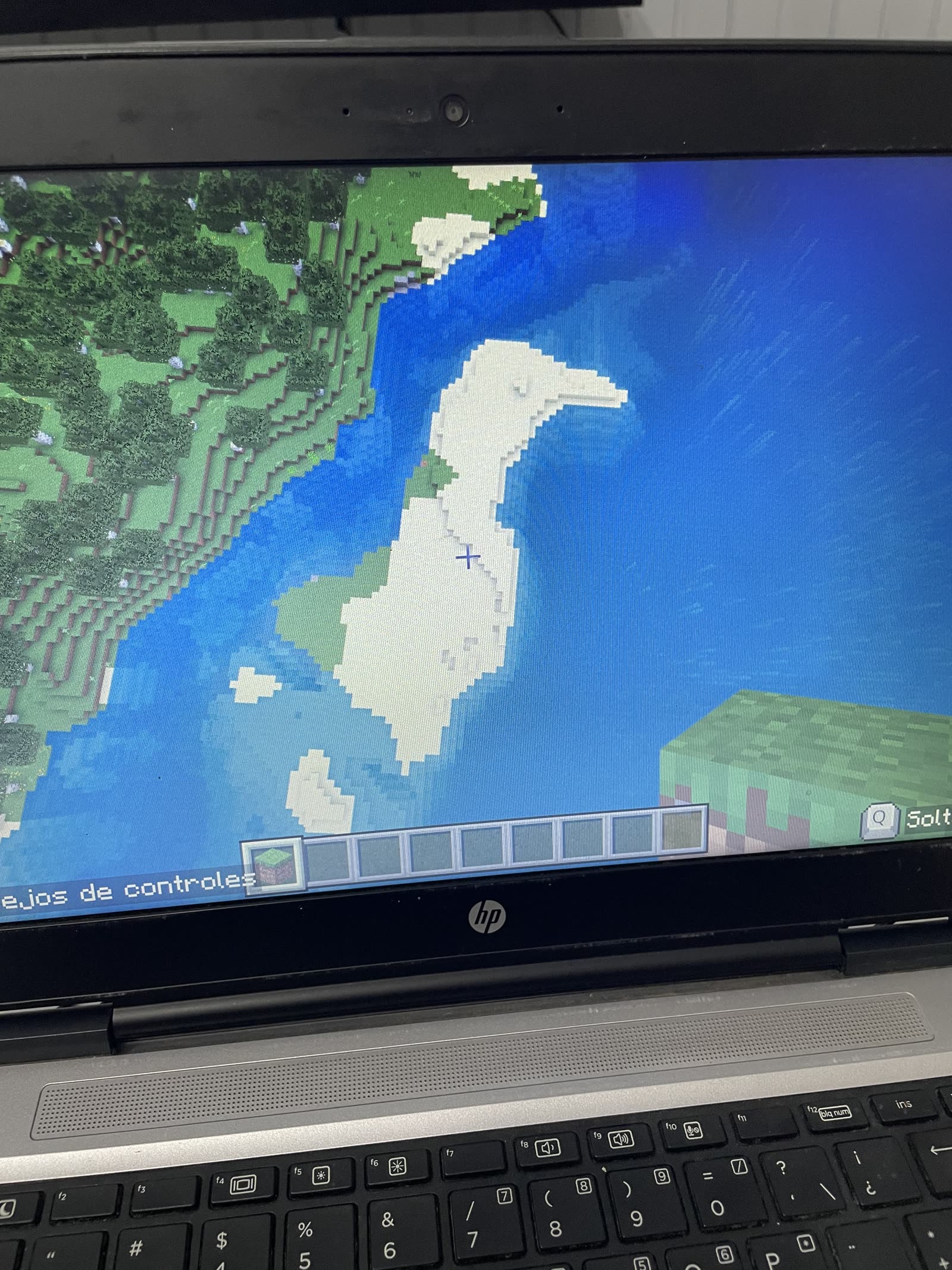 Territorio construido a escala sobre el mapa del mundo en Minecraft Education